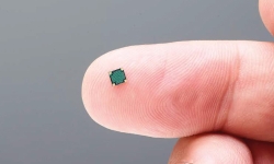 IR-Sensor-Up-Close-Finger
